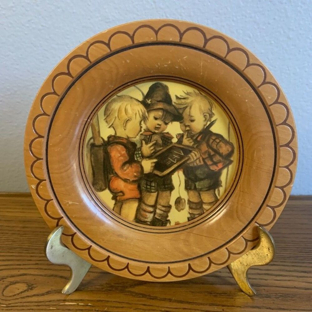 Goebel Hummel Picture Boys School Classroom Scalloped Round Wooden Wall Art 6 in